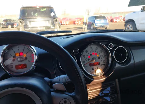 2005 Mini Cooper S from USA, damaged, VIN WMWRH33495TK55264